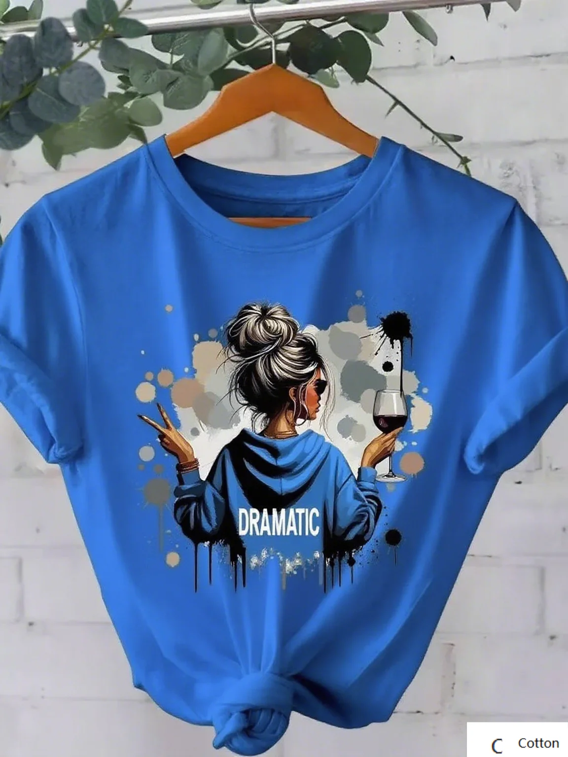 تي شيرت قطني عالي الجودة مع طباعة فنية للمرأة التي تحمل النبيذ والكلمات الدرامية ملابس الشارع الشهير وصل حديثًا تي شيرت S-4XL