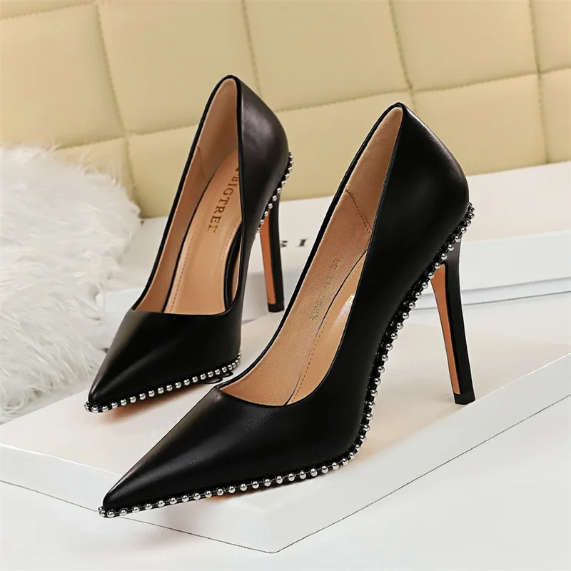 

Fashion Shallow Mouth Pointed Toe Rivet Woman Pumps New Thin High Heels Stiletto Pu Leather Sexy Slimming Party Shoes