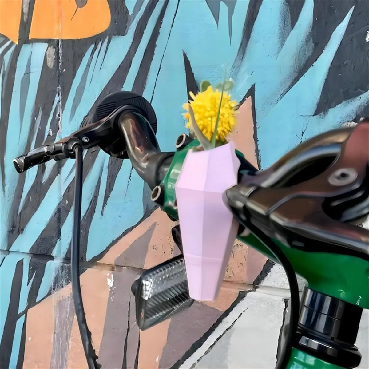 Bike Flower Vase for Handlebars, Funny Bike Handlebar Vase B Main in Car Light