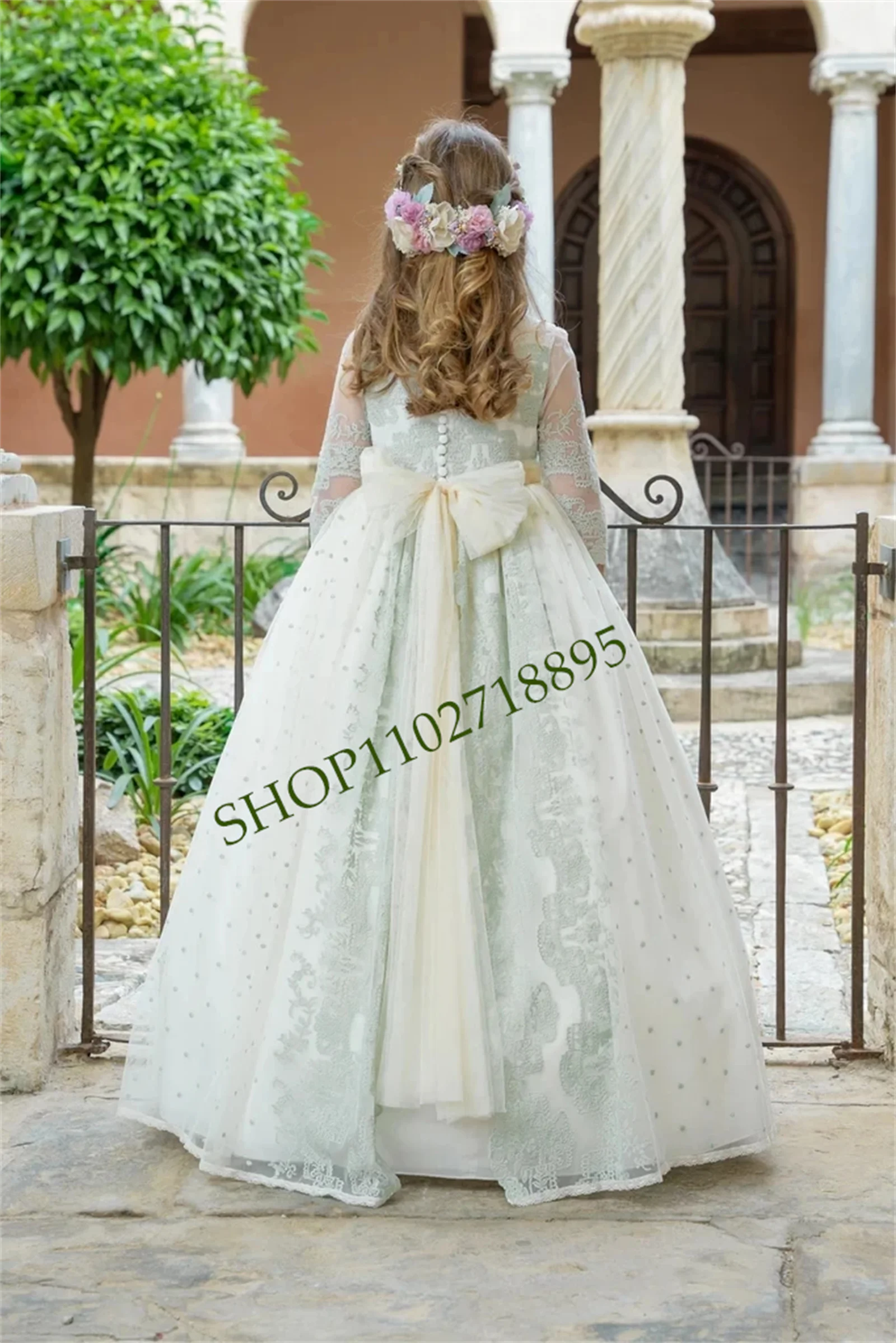 Vestido de tul bordado con lunares y aguamarina, vestido de comunión verde, detalles florales en la cinta media, cinturón de tul