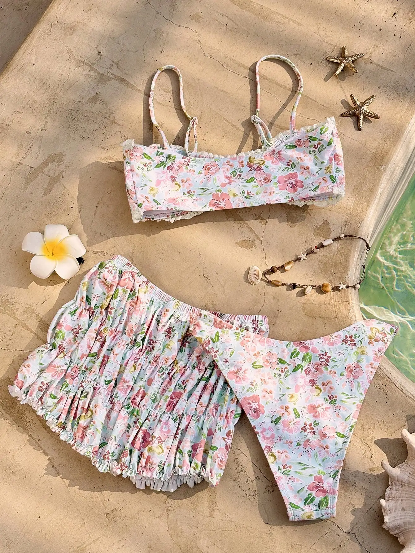 

Ditsy Floral Bikini Set With Ruffled Skirt For Women Beach Vacation Swimwear