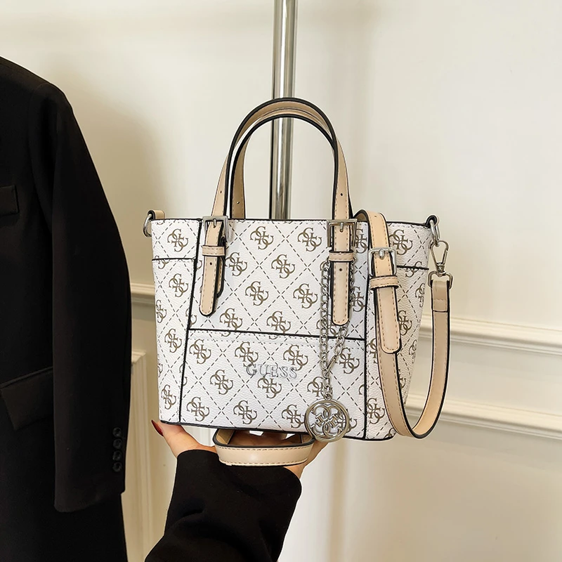 حقيبة كروس جلدية أنيقة للنساء حقيبة كتف ذات علامة تجارية فاخرة محفظة للسيدات مع إبزيم محفور