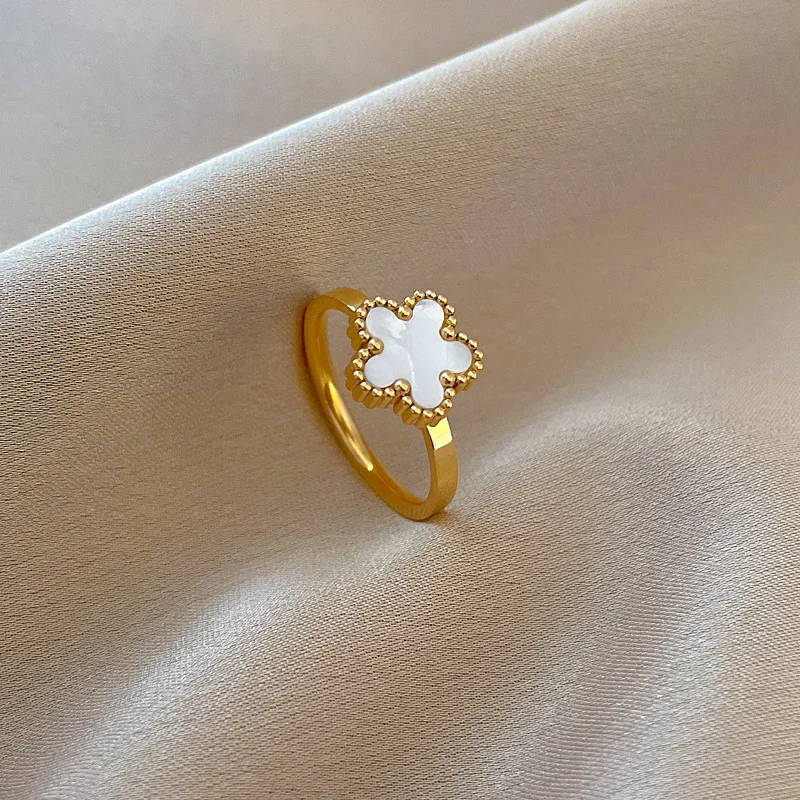 Edelstahl-Interlock-Ring mit zweifarbigen Zirkoneinlagen für Damen, trendiger stapelbarer Gold-Silber-Kontrast-Fingerschmuck als Geschenk – Detail 7