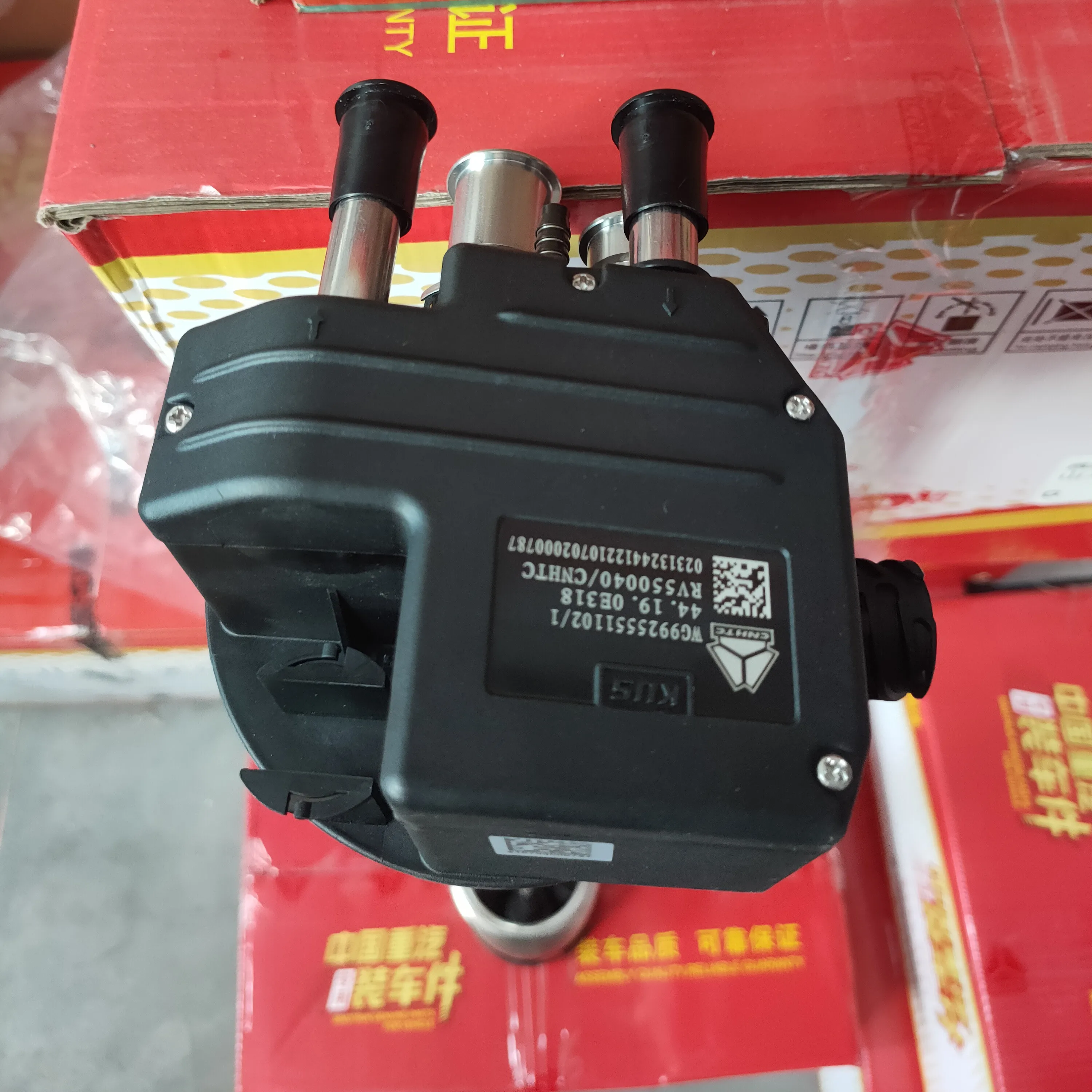 Oil level sensor (700*700/ 16 * 2 pipes/water heating)WG9925551102 Applicable to Sinotruk original factory Haowo T7H Shandeka Ha