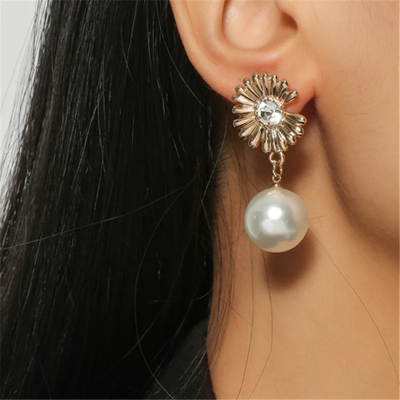 MANGOSKY Fashion Vintage elegant Baroque wreath earrings fashion sweet studs