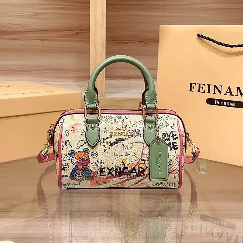 

Women's handbag 2026 autumn/winter new shoulder bag niche design crossbody bag graffiti bear Boston pillow bag