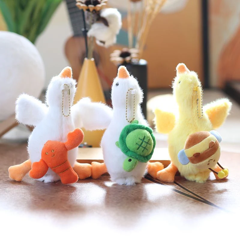 

Sweet Plush Duck Keychain Featuring Cartoon Turtles, Bees, Crayfish; Appealing Love Pendant, Car Bag Doll Accessory