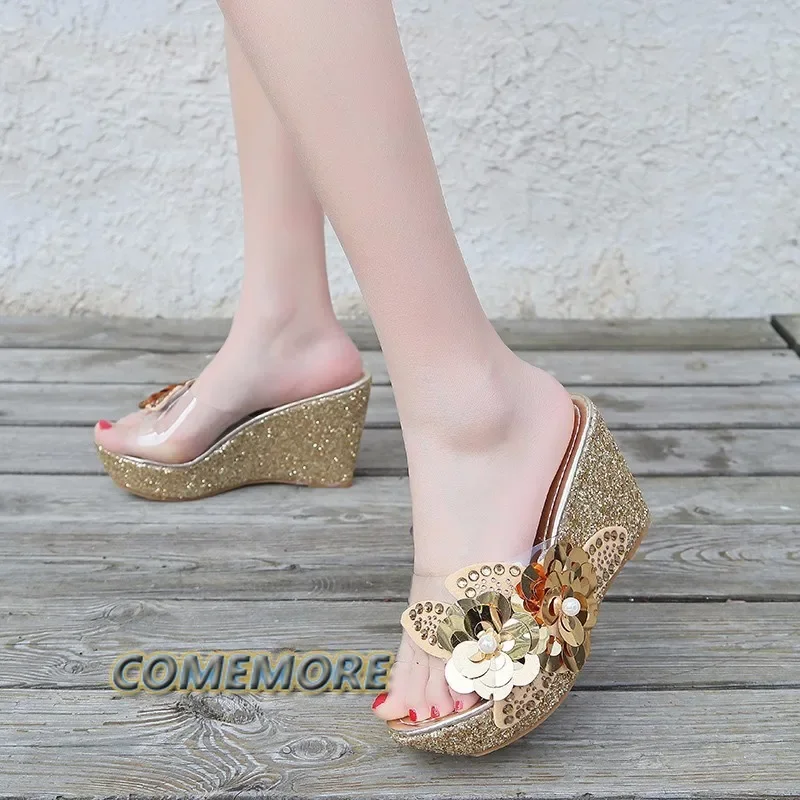 Helling Hak Koele Slippers Voor Dames Zomer 2024 Pailletten Bloem Transparante Dikke Zolen Hoge Hakken Sandalen Mode Ontwerper Goud