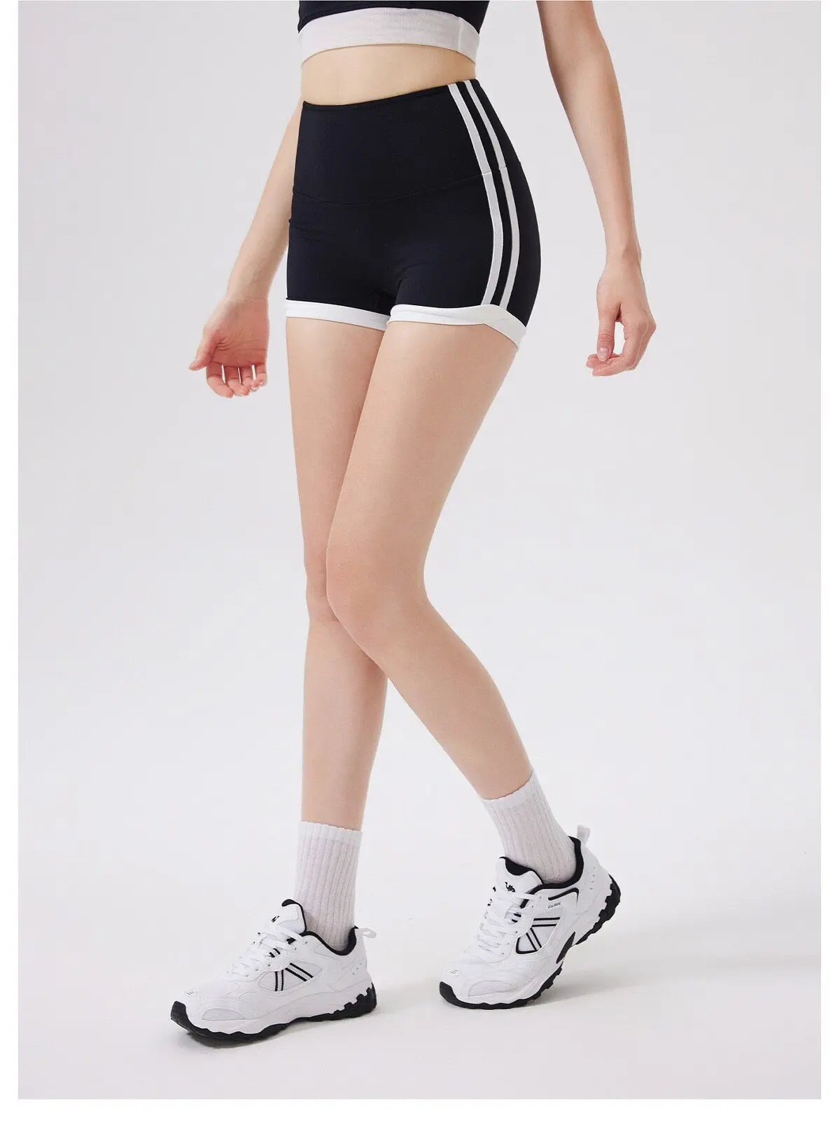 Kontrastfarbene Hochgeschnittene Pfirsichfarbene Hüftformende Hotpants Sportshorts für Damen zum Laufen, Fitness und Yoga – Detail 10