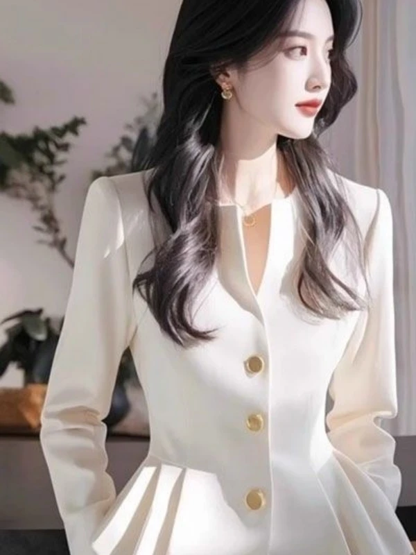 Ele White irt المرأة ربيع 2025 جديد Sle سليم صالح فاخر الإحساس Faionable فريد من نوعه النسخة الكورية فضفاضة تناسب