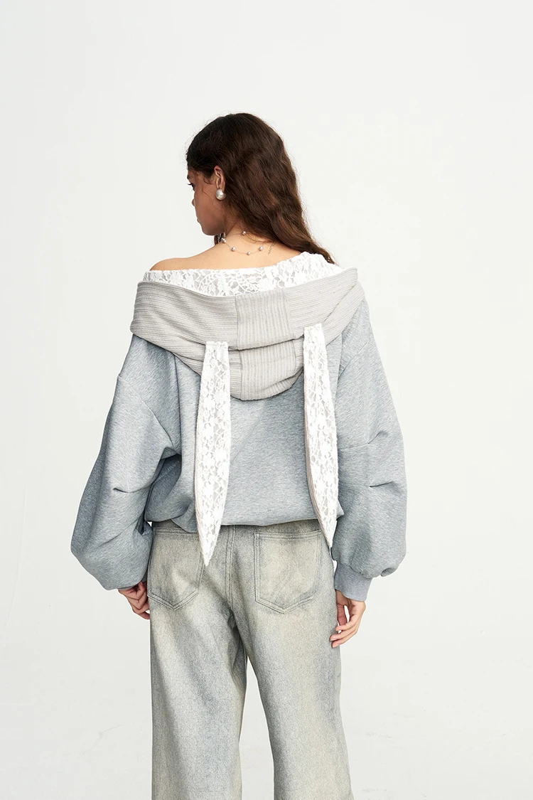 ELFSACK Women's Casual Off Shoulder Sweatshirt with Patterned Collar, Loose Long Sleeve Pullover for Everyday, Chic Gray Top