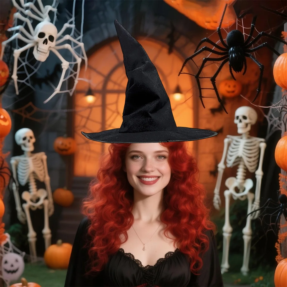 หมวกแม่มดกํามะหยี่สีดําพร้อมรายละเอียด Ruched และปีกกว้างสําหรับผู้ใหญ่ - อุปกรณ์เสริมเครื่องแต่งกายฮาโลวีนสําหรับคอสเพลย์