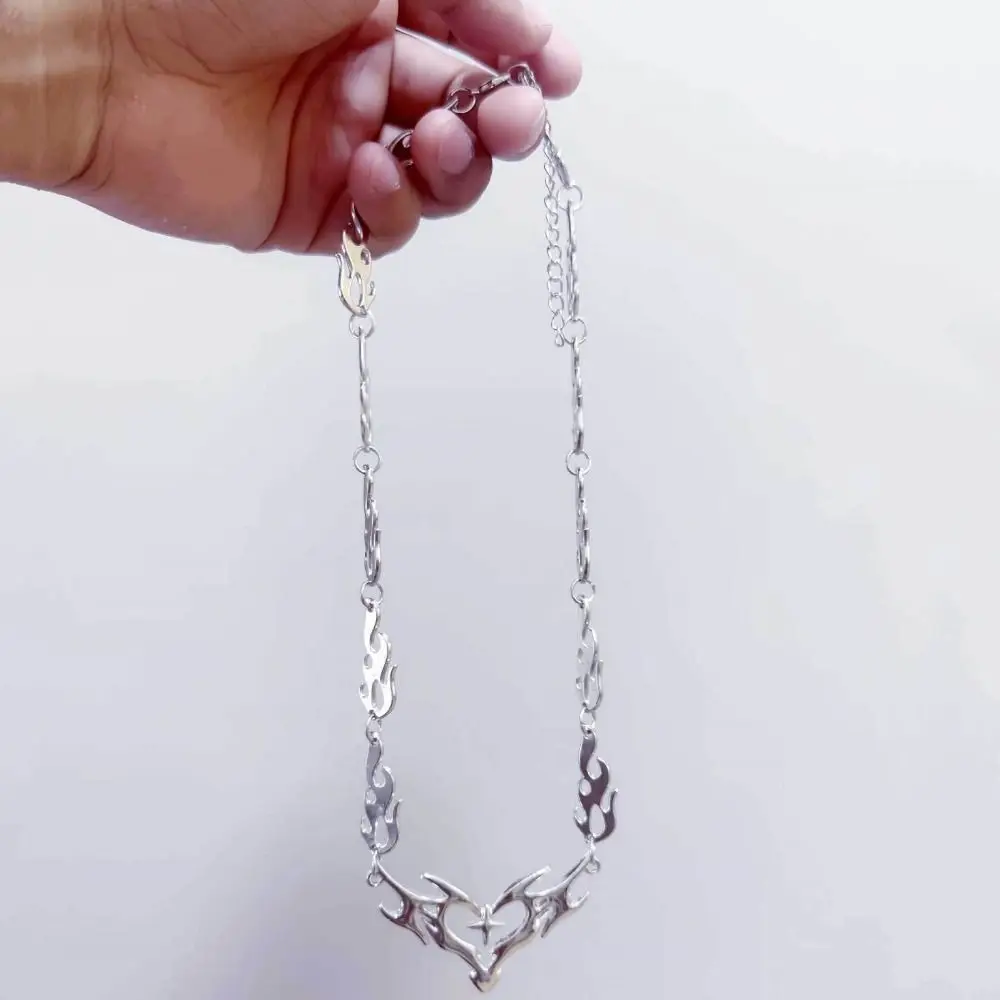 Barbed Wire Flame Heart Choker Hippie Charm Sweet and Cool Y2k Thorns Necklace Clavicle Chain Alloy Gothic Necklace Jewelry Gift