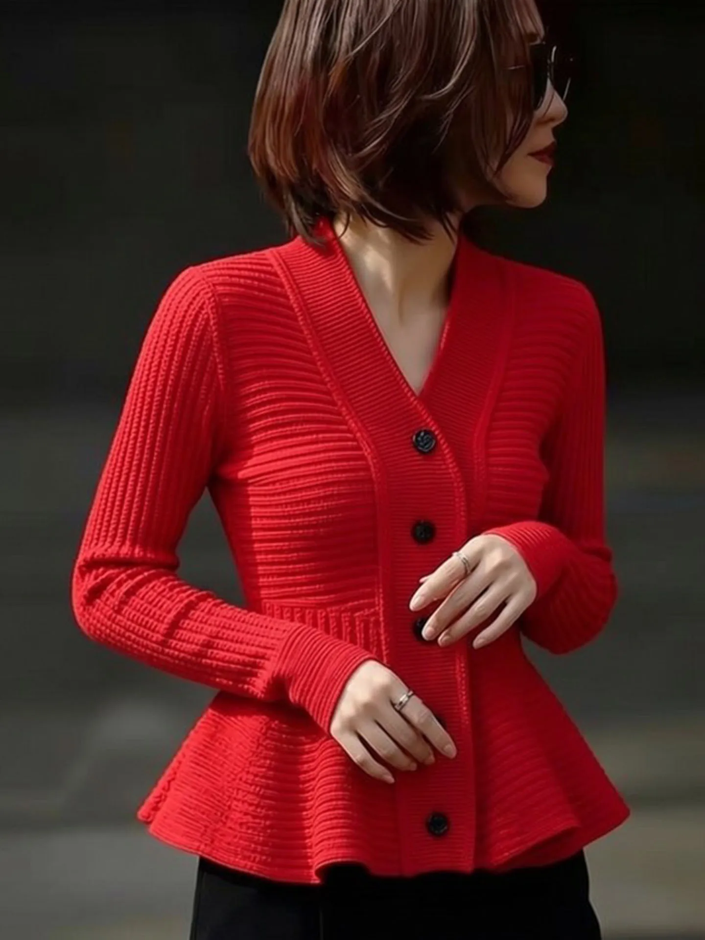 

Уникальный красивый женский вязаный открытый кардиган ранней весны, красный свитер с застежкой на талии, свитер стандартной посадки с v-образным вырезом...