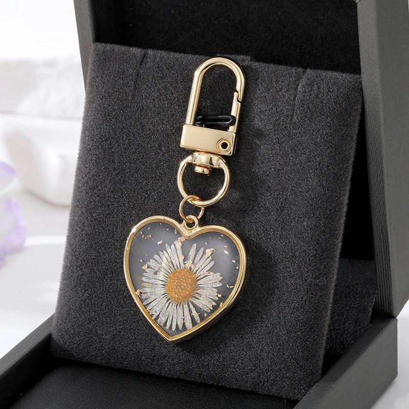 Natural Daisy Dried Flower Heart Necklace Women Lover Romantic Eternal Immortal Real Flower Plant Clavicle Chain Wedding Jewelry