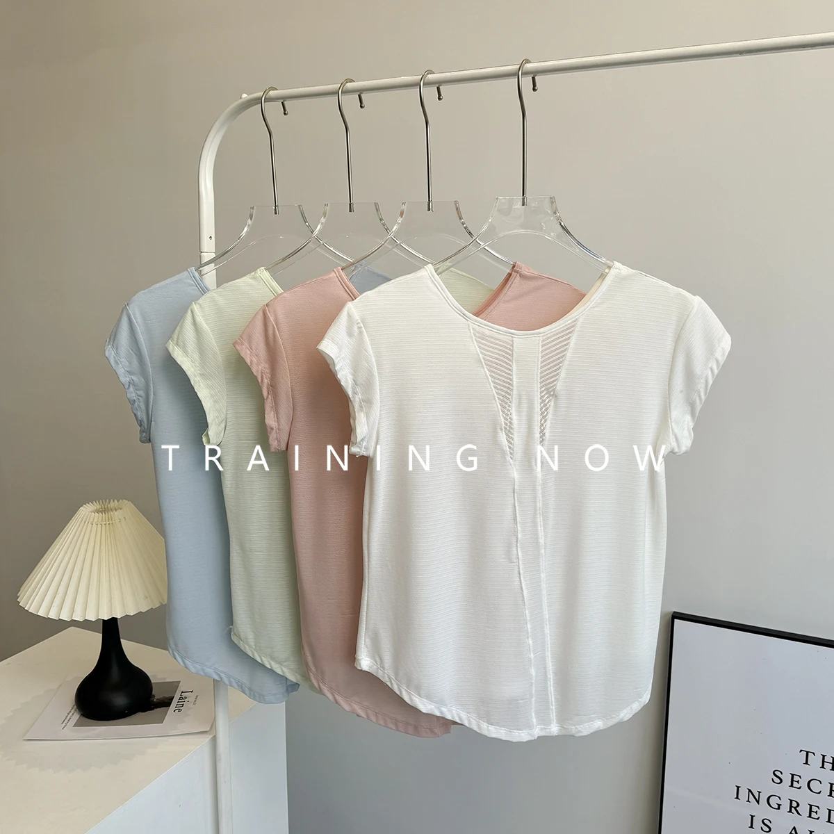 

Спортивная женская летняя тонкая быстросохнущая футболка с короткими рукавами для бега, модная дышащая блузка для фитнеса для пилатеса, йоги