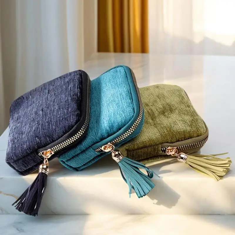Tragbare Reise-Schmucktasche, Schmuckaufbewahrungstasche mit Reißverschluss und Quaste, weiche Innentasche mit Fächern für Ringe und Armbänder. – Detail 6