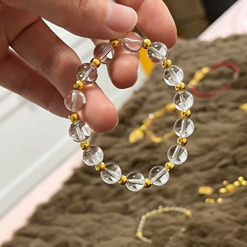 

Натуральный белый с маленькими золотыми бусинами, модный женский браслет высокого класса