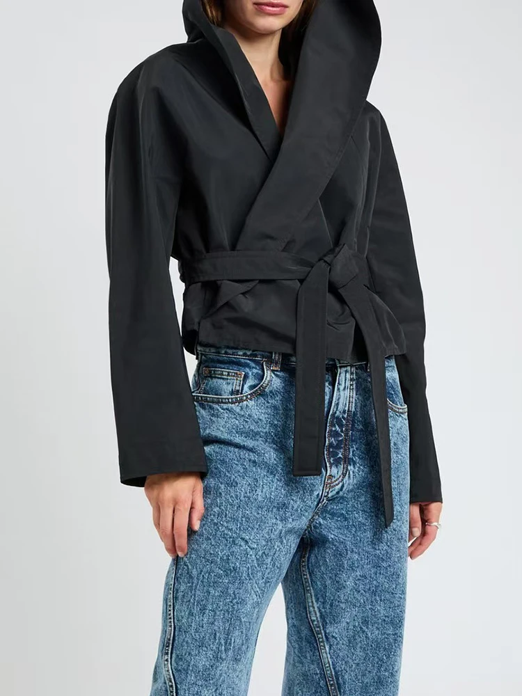 

Универсальная, базовая, повседневная, свободная и молодежная куртка с капюшоном и длинными рукавами для женщин ранней осени 2025 года.