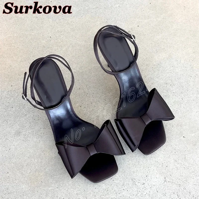 

Новые весенние атласные босоножки на высоком каблуке с бантом и квадратной головкой на тонком каблуке, элегантные модельные свадебные женские туфли-гладиаторы 46