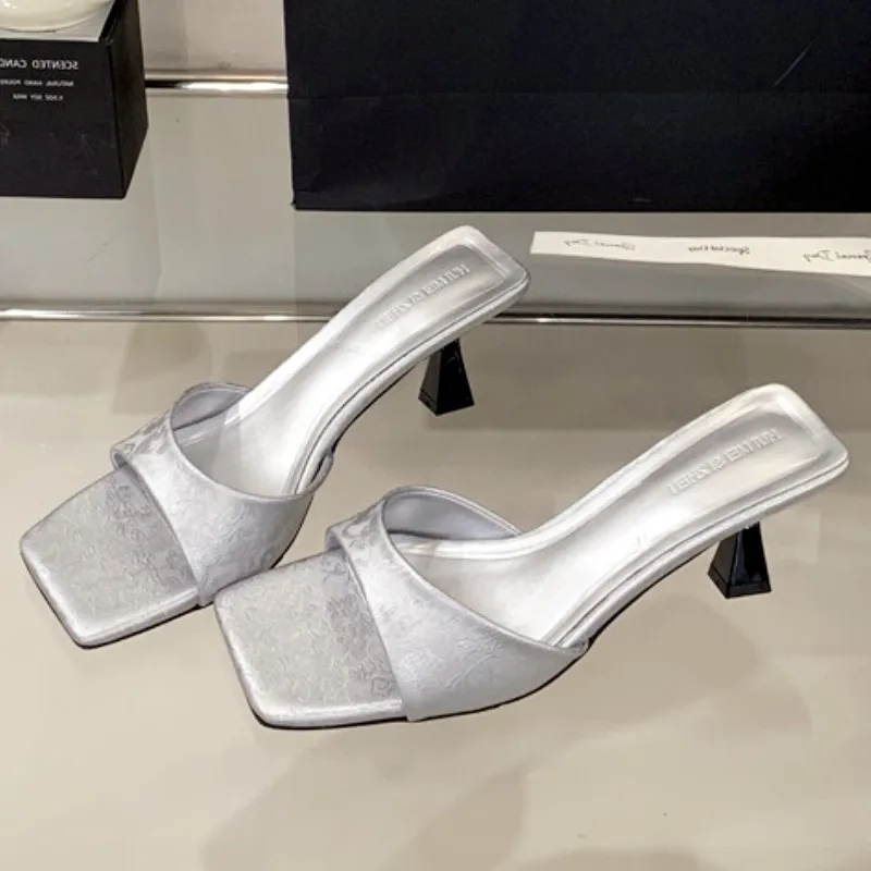 صنادل نسائية حريرية عالية الجودة بمقدمة مربعة الشكل، صنادل كعب رفيعة ضحلة أنيقة ومريحة، أحذية رسمية من العلامة التجارية #5