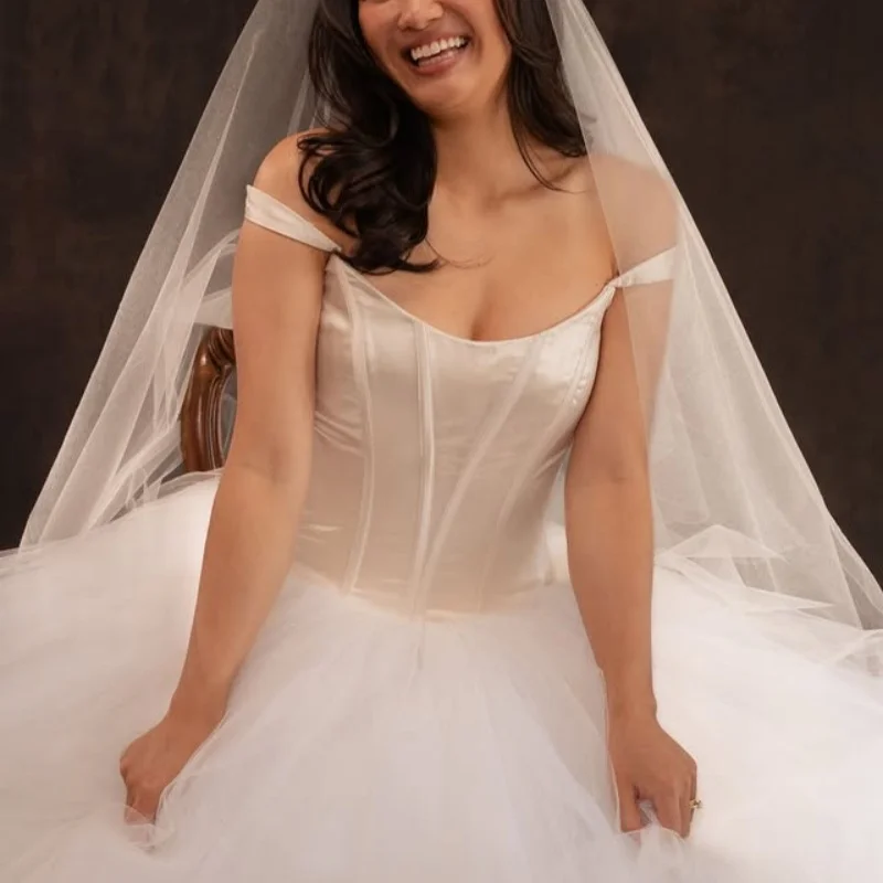 

Customized simple delicate light colour Ball Gown Royal Wedding Dresses Sweetheart decal tail Made Robe De