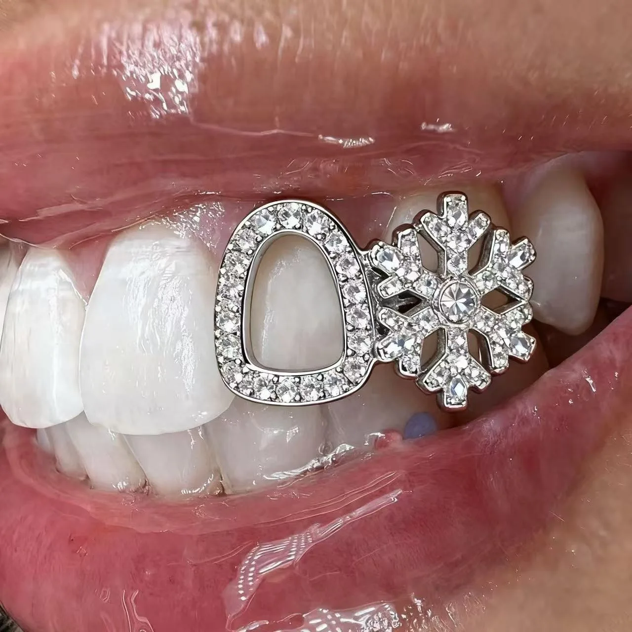 Iced out Zircon Double Hollow Snowflake Teeth Grillz Dental Grills Iced Teeth Caps Jewelry for Women And Men with CZ Stones