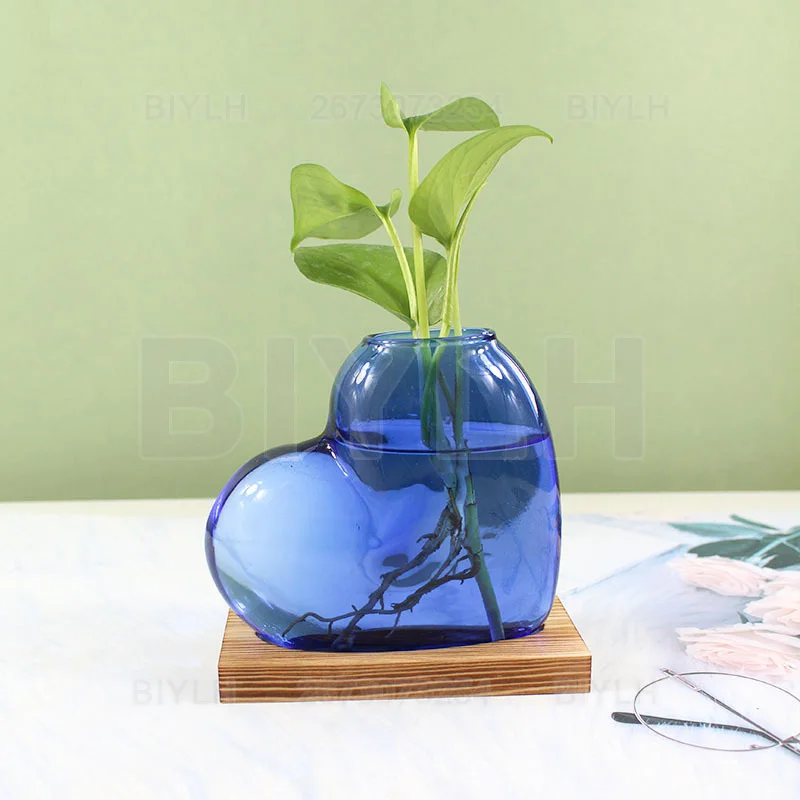 Blue Love Shaped Glass Vase with Wooden Stand for Propagation Small Hydroponic Plants Vase Home Decor Heart Glass Container Pink