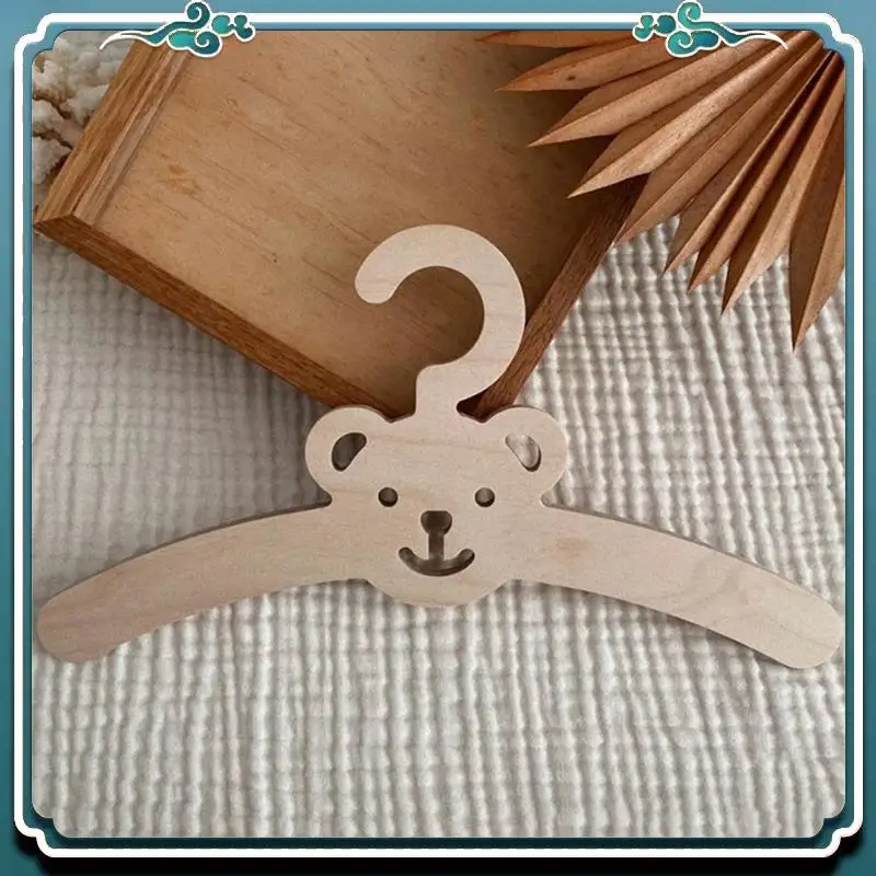 Premium 6-teiliger nordischer Holz-Wolken-Kleiderbügel, Wandgarderobe für Babykleidung