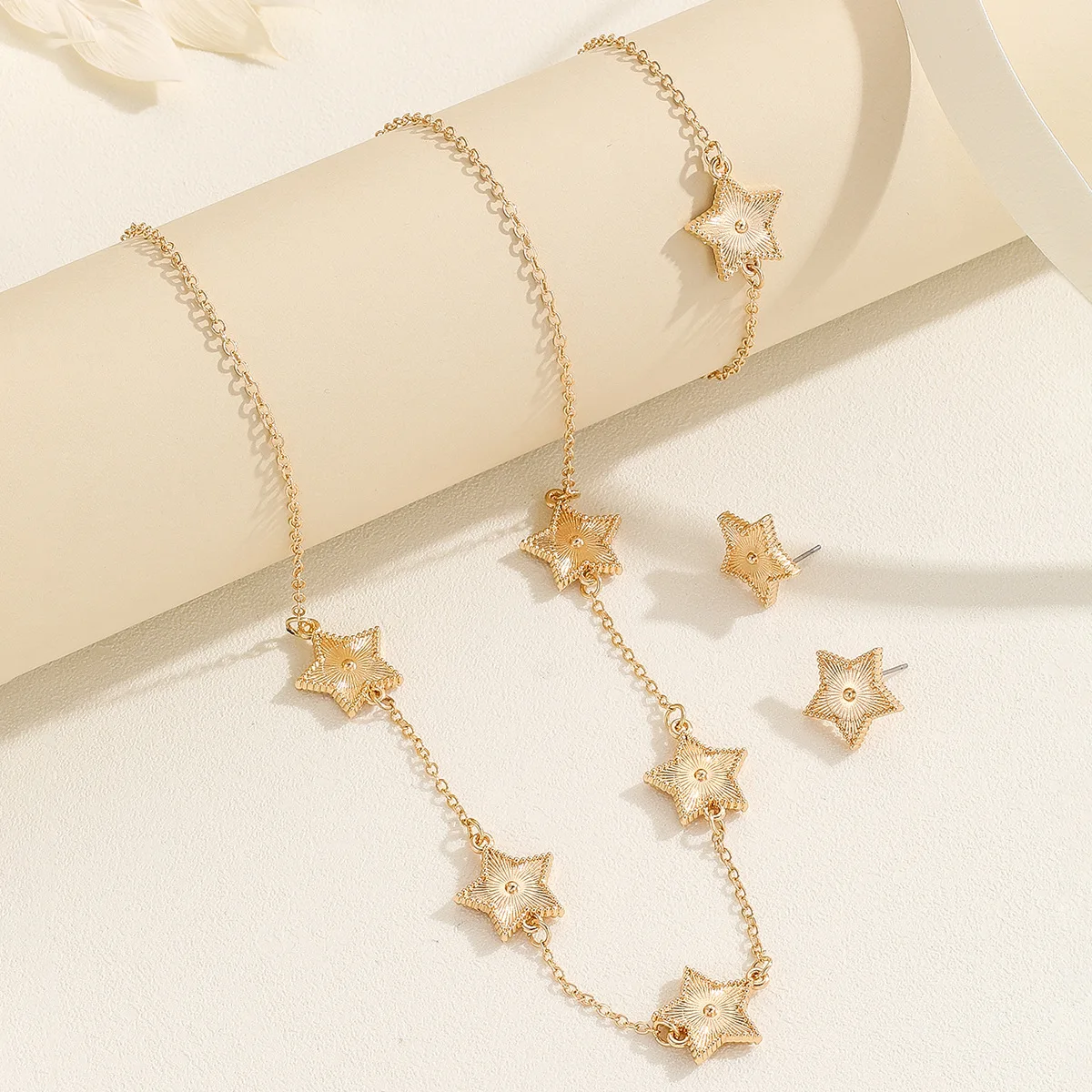 

4pcs/set Celestial Five-Pointed Star Light Luxury Minimalist Style Necklace Earrings Bracelet