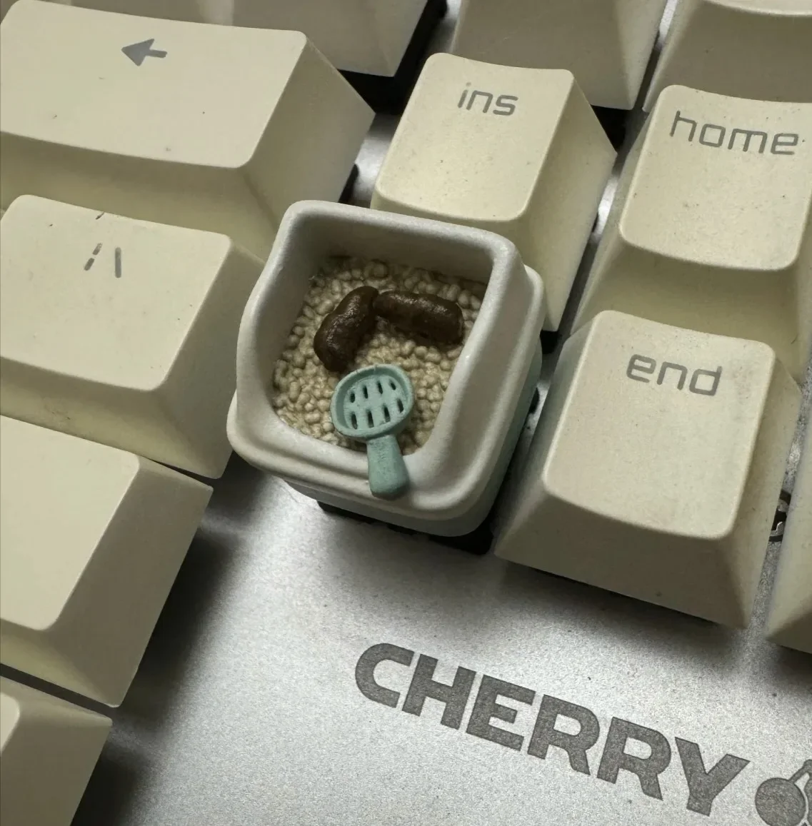 Cat litter box keycap shit shoveling officer funny cat shit  creative mechanical for friends