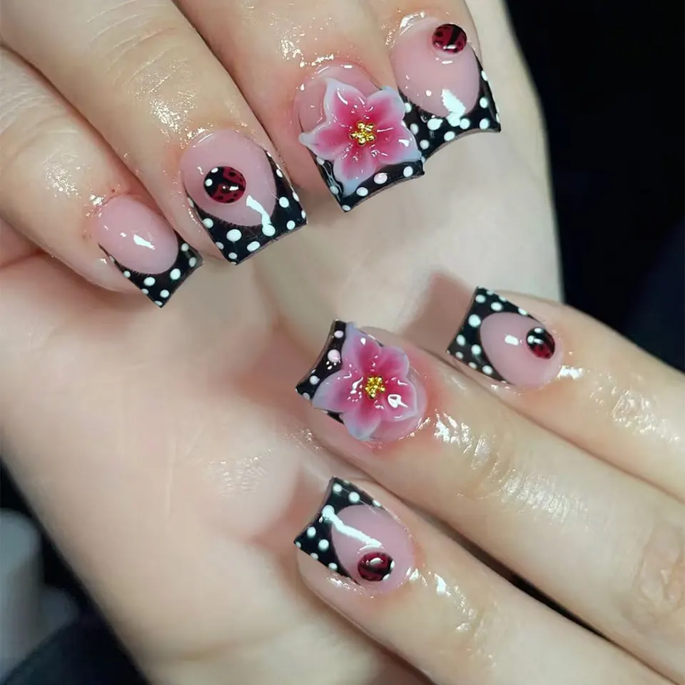Set de 24 uñas postizas cortas ovaladas con diseño 3D de flores, mariquitas y lunares, punta francesa, acrílicas, incluye 1 gel 5