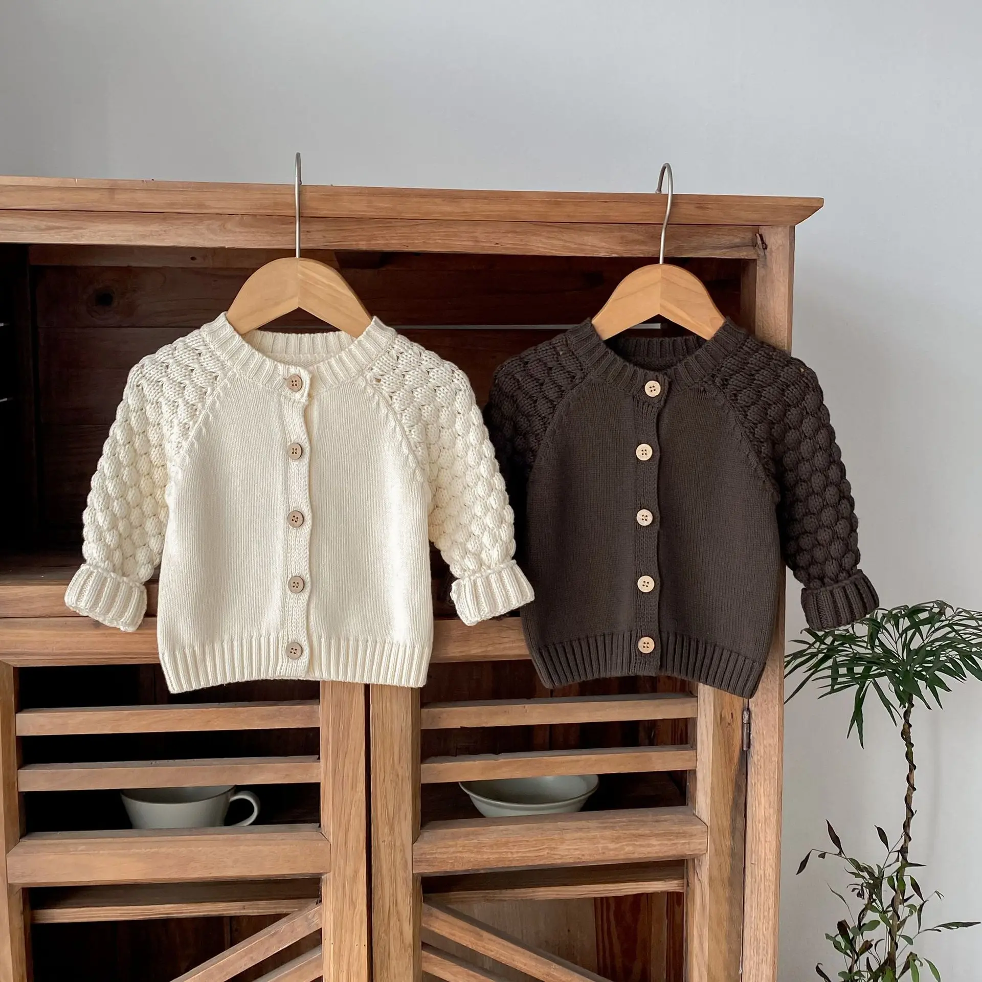 

New autumn clothing for infants aged 0-3, pineapple dot long sleeved knitted sweater cardigan