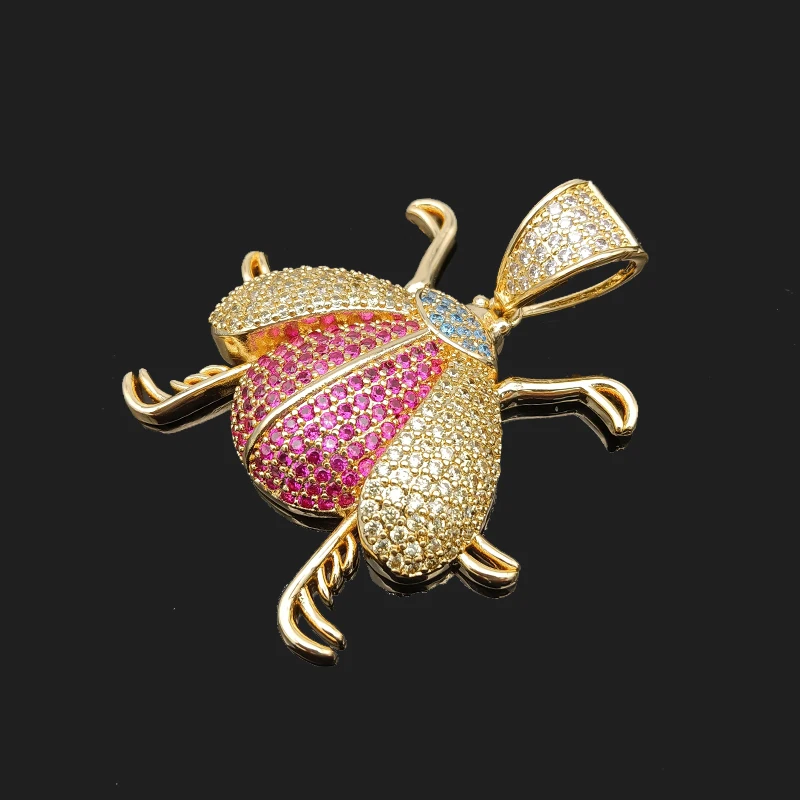 Pendentif Insecte Incrusté de Zwords pour Offrir aux Femmes des Bijoux Romantiques, Interrupteur et Délicat