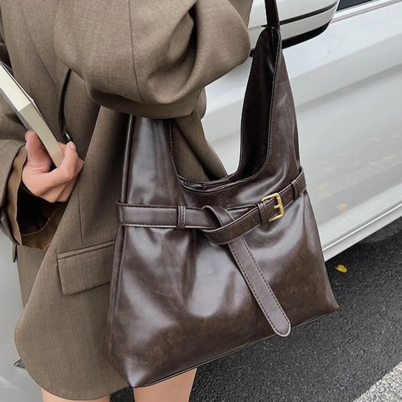 

Women's Bag Retro Oil Wax Leather Bucket Bag2026 Autumn and Winter New Versatile Commuting Tote Single Shoulder Armpit Bag