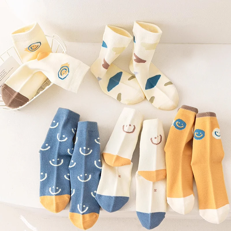 5 أزواج من الجوارب القطنية الصلبة للأطفال الأولاد بنصف الجوارب بنمط مبتسم مريح وممتص للعرق للأطفال والبنات