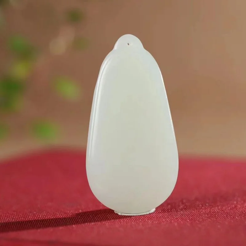 

Hetian Sheep Fat Jadeite Old Pit Русский материал Нефритовый кулон