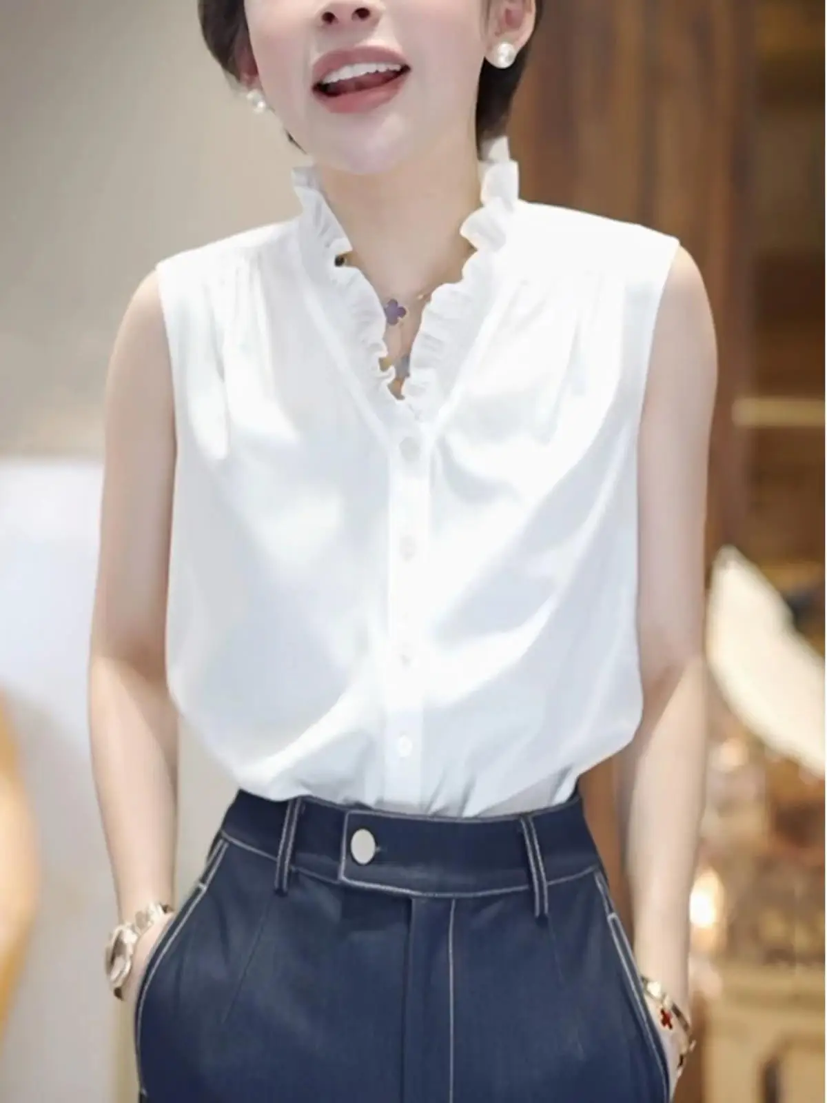 

White Oversized Shirt Sleeveless Vest Women's Summer New Style Petal V-neck Inner Wear Layering Clothes Thin Material Pure Color