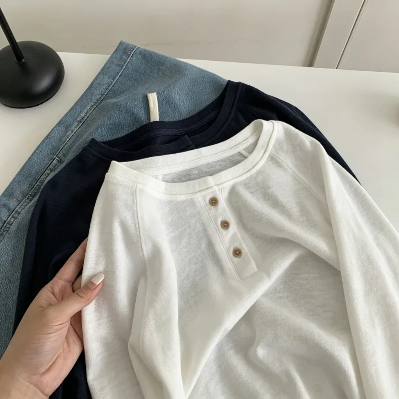 Damen-T-Shirt mit langen Ärmeln, schlichtes Design, für Herbst und Winter, einfarbig, locker geschnitten, lässiger Stil, Knopfleiste, Raglanärmel, weich, vielseitig, für den täglichen Gebrauch. – Detail 6