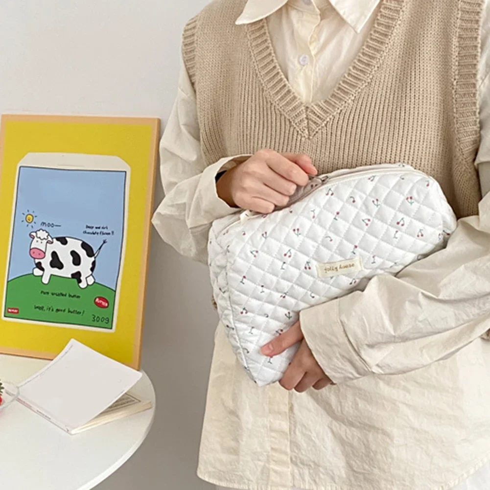 Women Makeup Handbags Zipper Korean Quilted Travel Organizer Portable Clutches Bag Floral Print Large Capacity for Ladies Girl