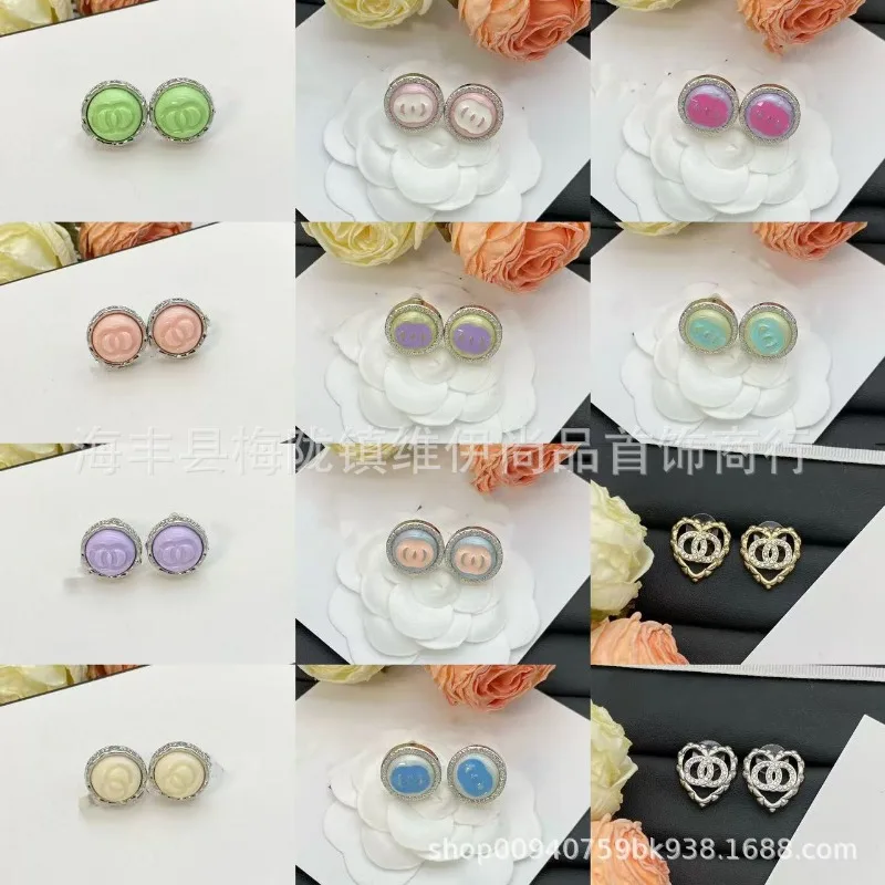 نسخة عالية من أقراط القرط ذات الإصدار الاجتماعي الخفيفة الفاخرة الماسية المرصعة باللؤلؤ المألوف متعددة الاستخدامات