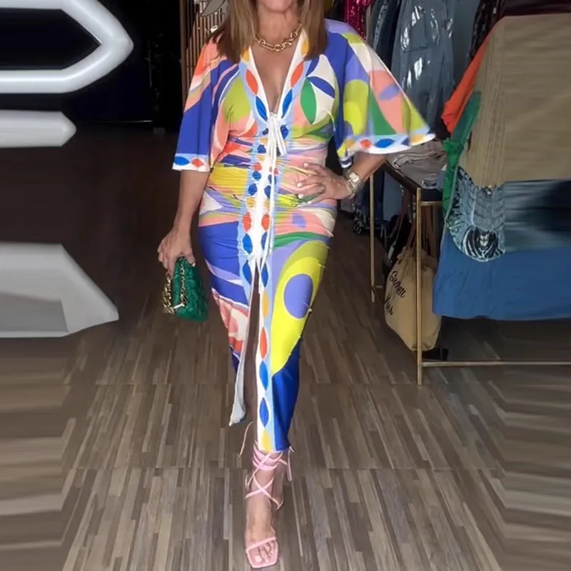 เดรสแฟชั่นสีสันตัดกัน แขนครึ่งตัว ทรงวี คอวี เอวสูง กระโปรงทรงห่อสะโพก ดีไซน์ผ่าข้าง ทรงเข้ารูป ยาว เหมาะสำหรับงานเลี้ยง