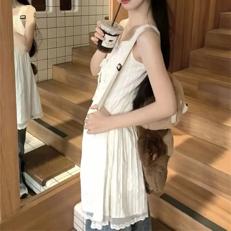 Vestido camisola branco para mulheres no verão 2025, estilo francês, renda doce, cintura, cinching e emagrecimento, saia curta em camadas