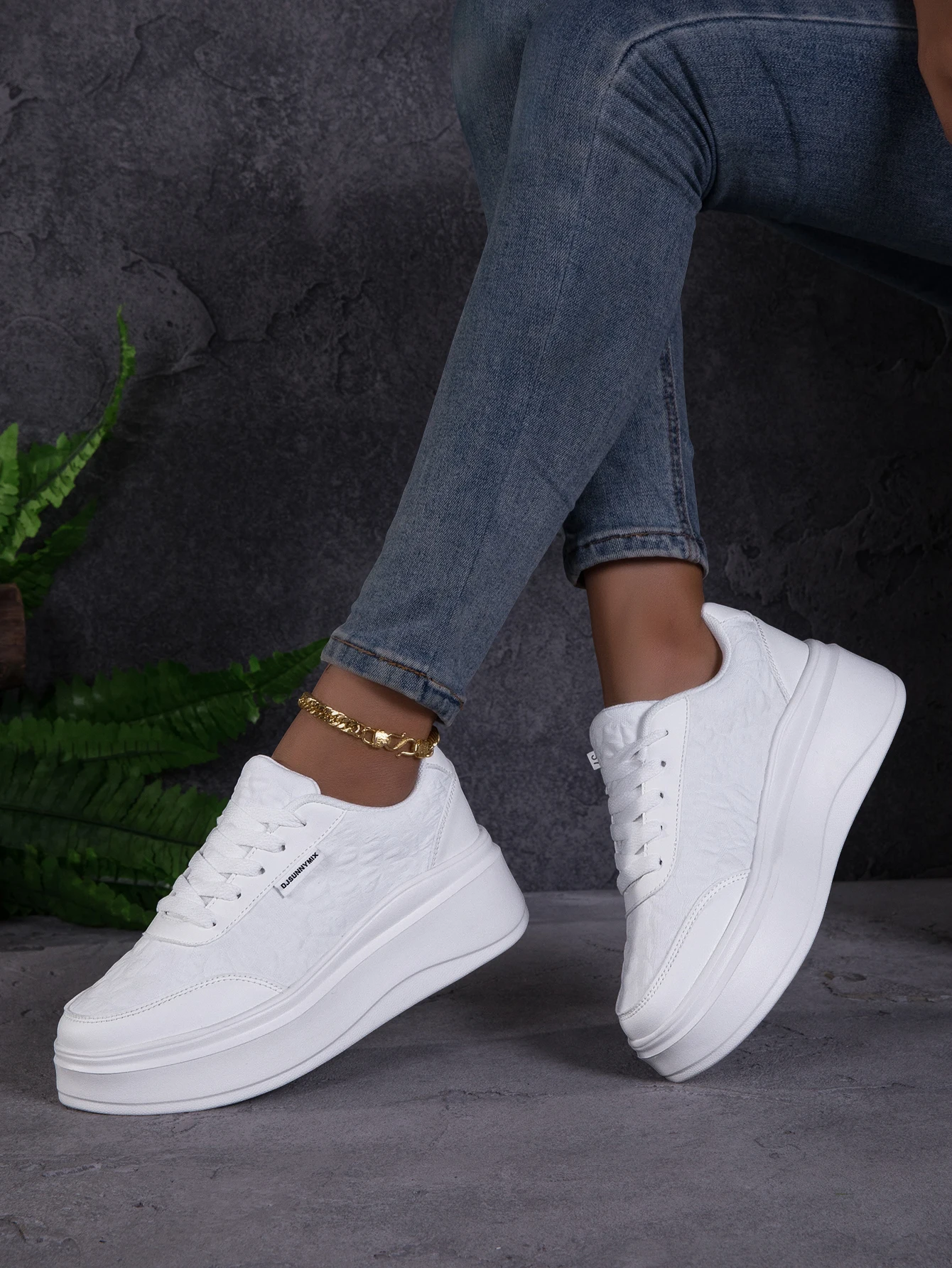 DJSUNNYMIX Damenschuhe 2023 Neuer Stil Mode Lässig Vielseitig Weiße Spitze Mesh Atmungsaktiv Hohlplattform Damen Sneakers – Detail 7