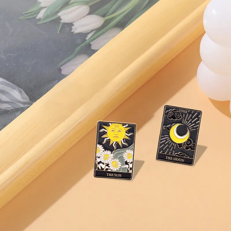 Tarot Enamel Pins Custom Sun Moon Stars Gothic Skeleton Lover Brooches Lapel Badges Bag Punk Dark Witch Jewelry Gift for Kids