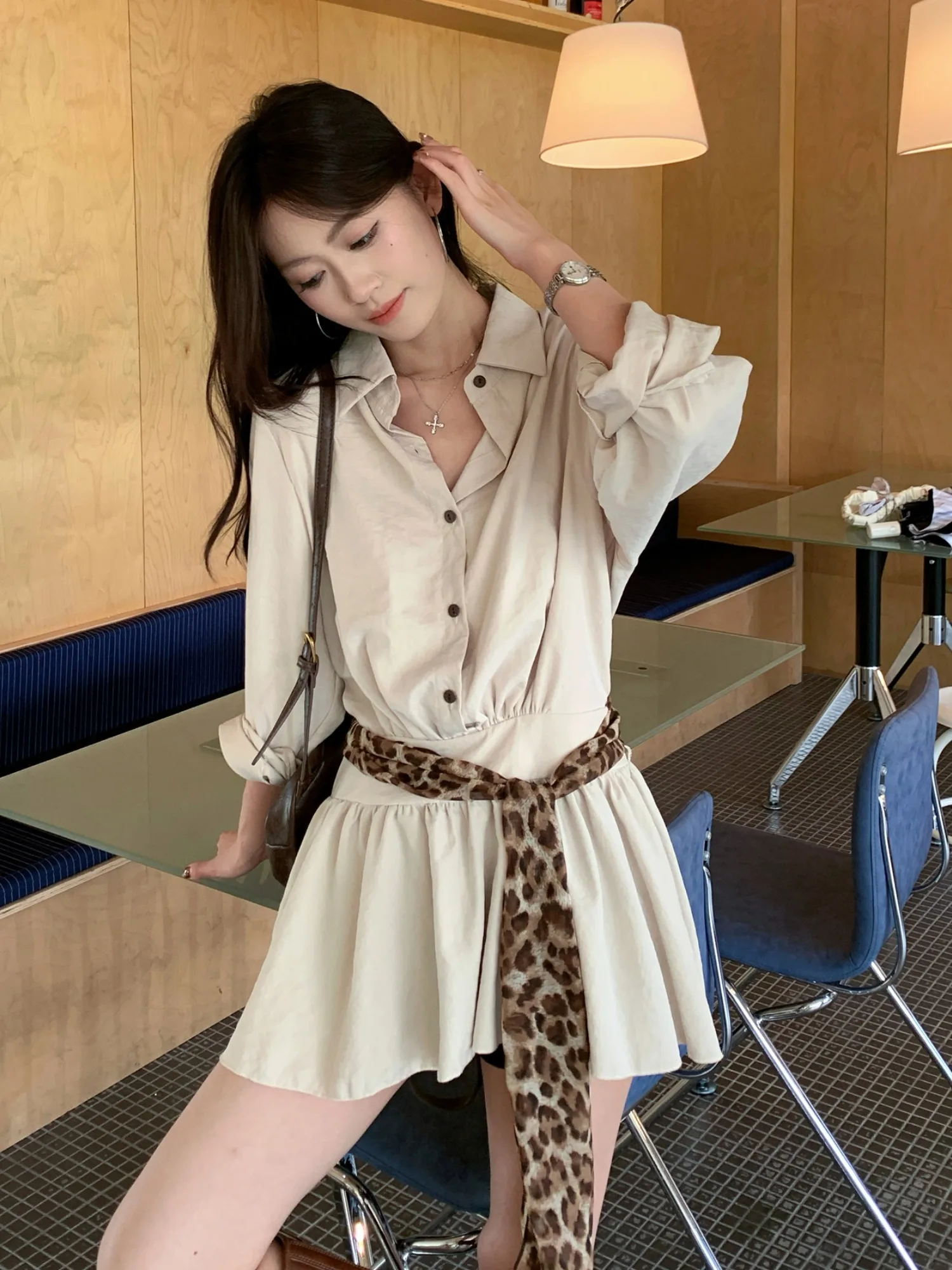 

Платье-рубашка Hebe Style с длинным рукавом для женщин, весна-осень, на одной пуговице, с лентой, шикарный топ, моделирующий талию, во французском стиле