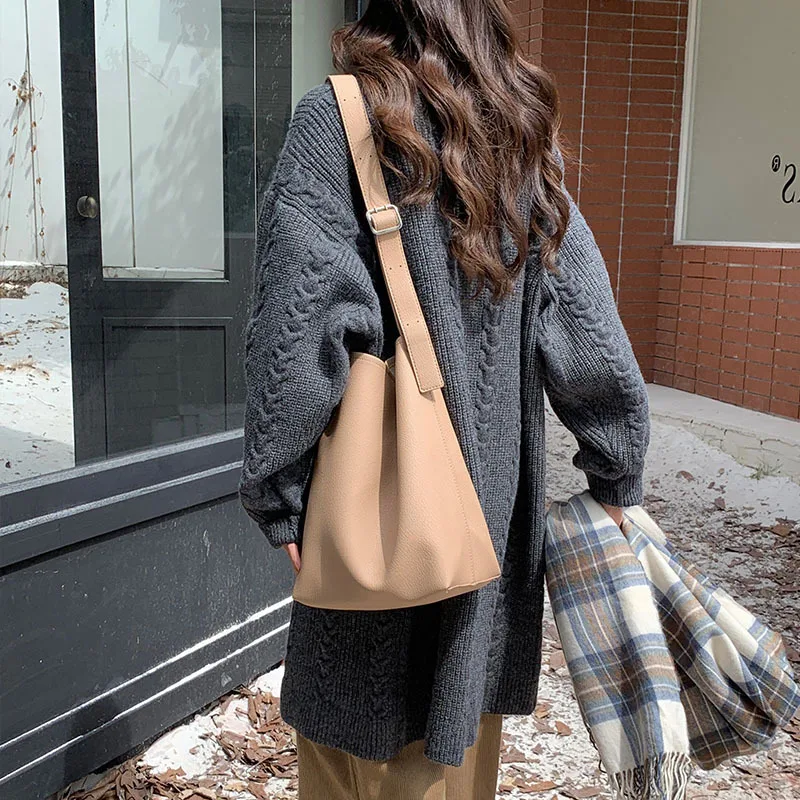 Niche commuter single shoulder Tote bag female 2023 new trend ins fashion all cross-body bucket bag