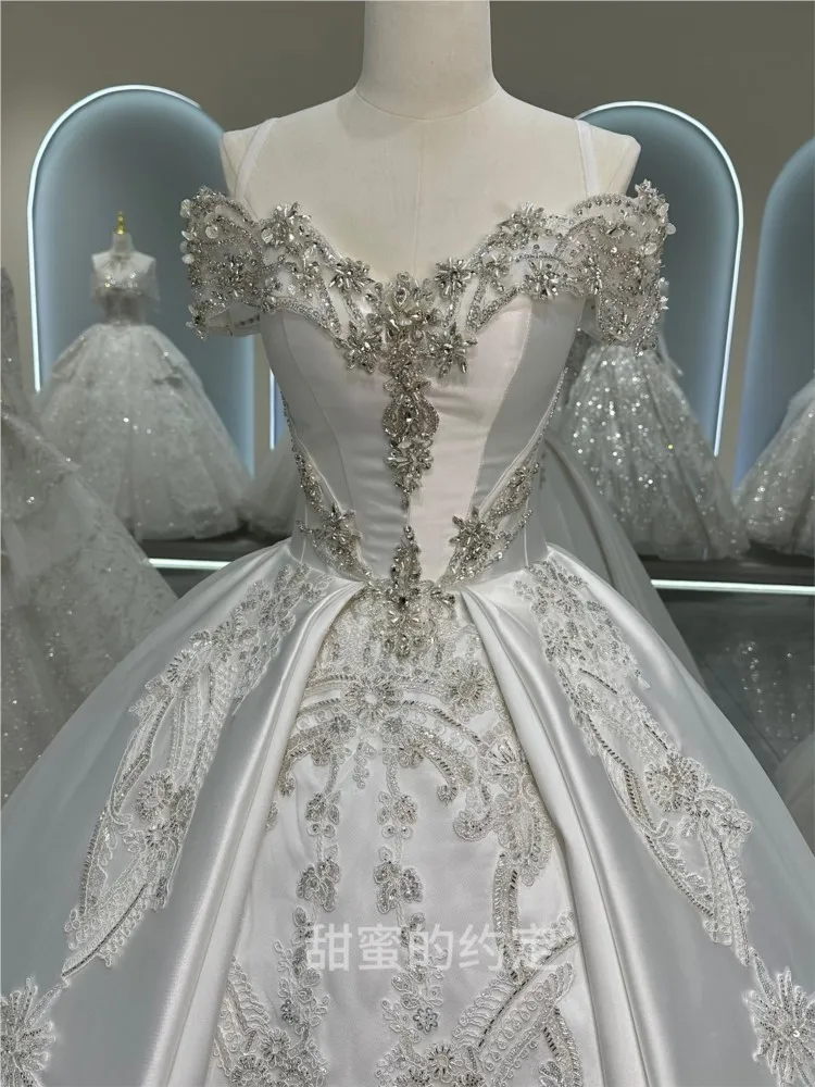 A new one-shoulder satin main fabric large-sized haute couture heavy tailline dress