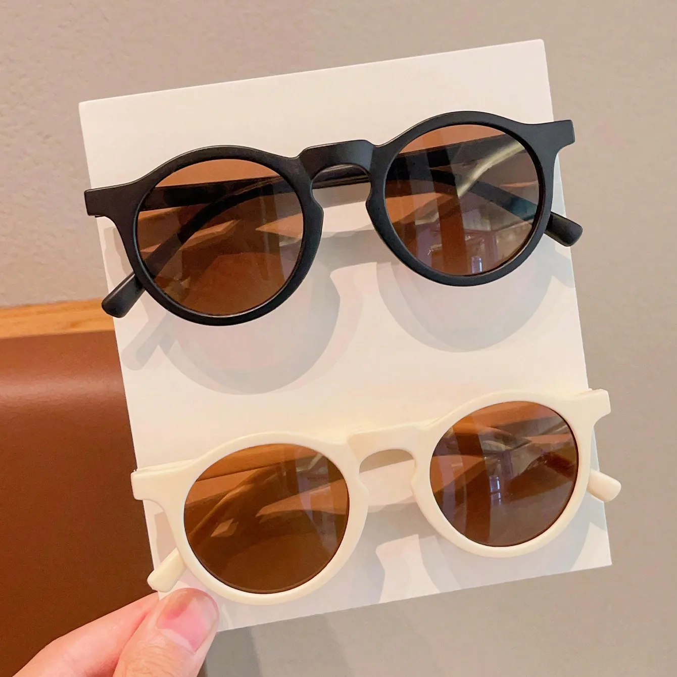 2 szt. Urocze, najnowsze, modne okulary w stylu vintage, nieregularne, okrągłe, chroniące oczy, klasyczne okulary dla dzieci, tylko zdjęcie produktu, brak wysyłki.