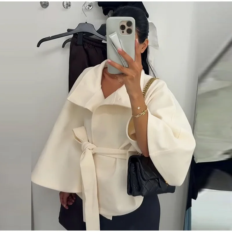 เสื้อคลุมผู้หญิงทรงปอนโชสไตล์วินเทจ คอตั้ง มีเข็มขัด กระดุมผูกเชือก แขนยาว สำหรับฤดูใบไม้ร่วง แฟชั่นสตรีทแวร์ใหม่